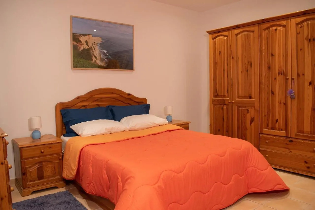 Spacious 3 Bedroom Apartment In Marsascala マルサスカーラ 0*,  マルタ